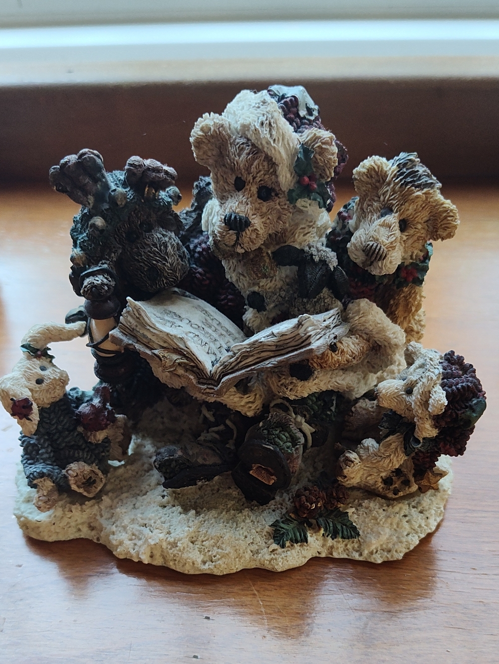 Boyds Bears beige brown cream holiday bear figurine with green red accents